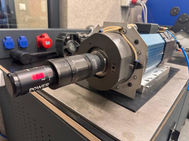 Controllo forza serraggio utensile mandrino CNC