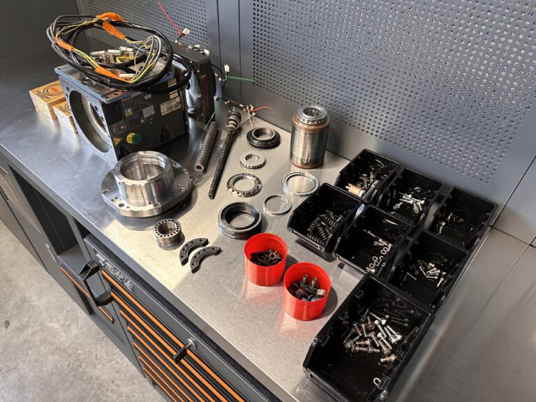 Naprawa elektrowrzeciona HSD w toku Naprawa elektrowrzeciona HSD w toku