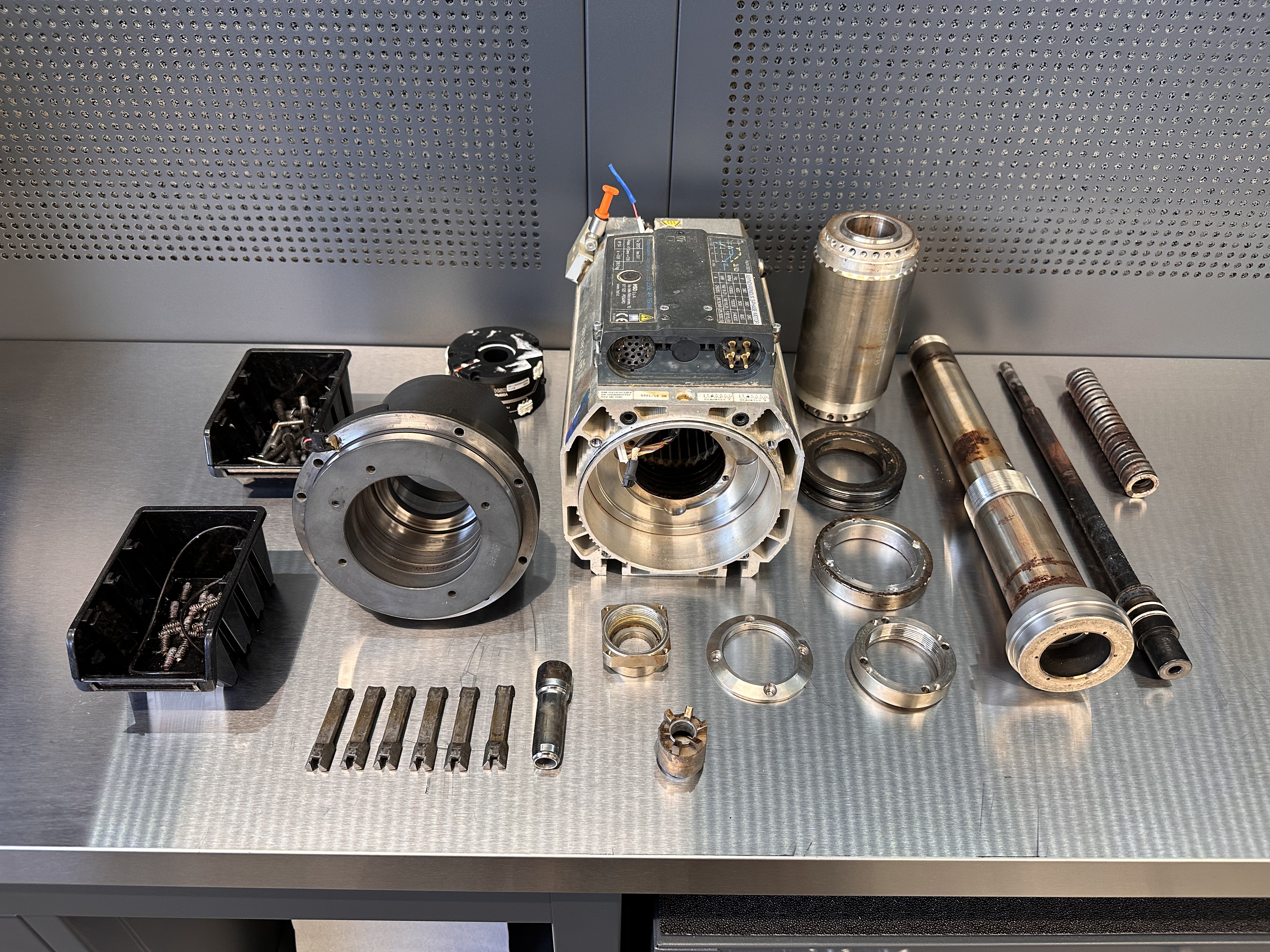 HSD elektrospindel revisie – reiniging en inspectie