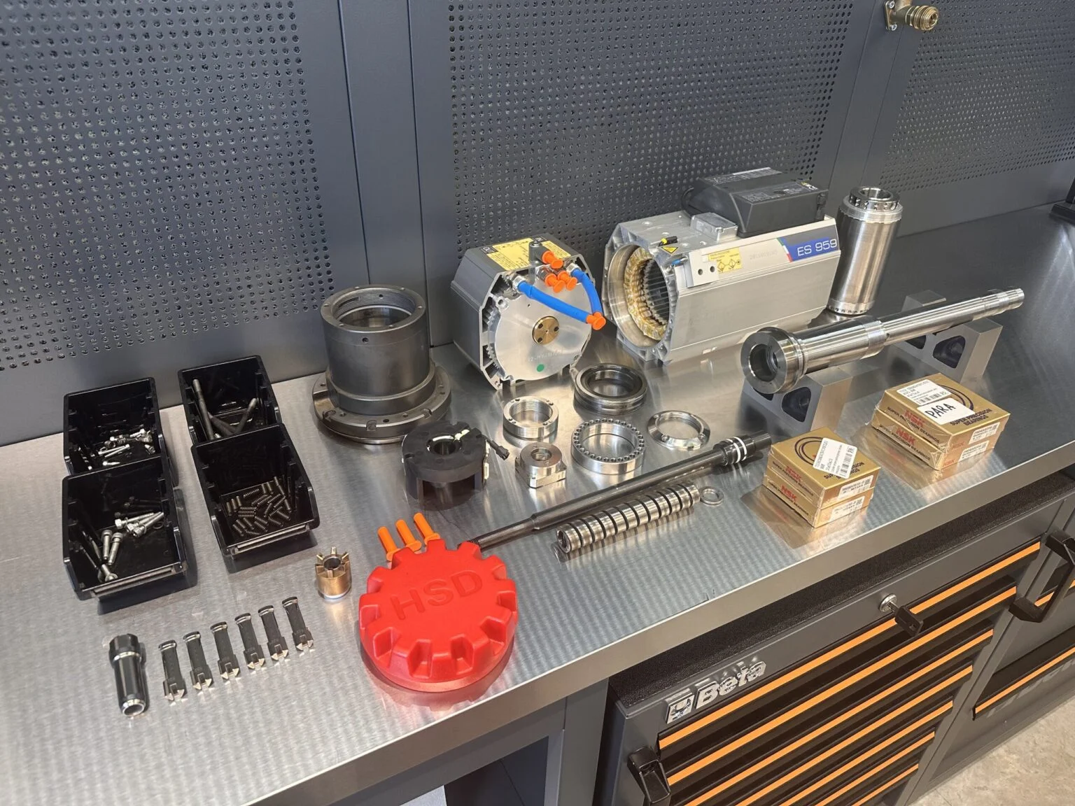 Preparazione all’assemblaggio del mandrino elettromandrino a Venezia