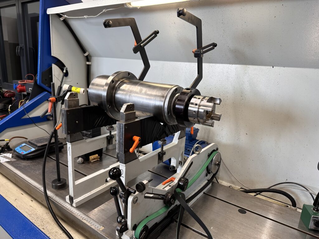 Pełny serwis wrzeciona frezarki HAAS VM-2 Pełny serwis wrzeciona frezarki HAAS VM-2 – demontaż, montaż i kalibracja