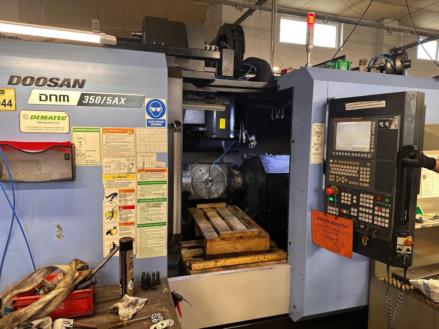 Montage van spindel in DOOSAN-bewerkingscentrum na service