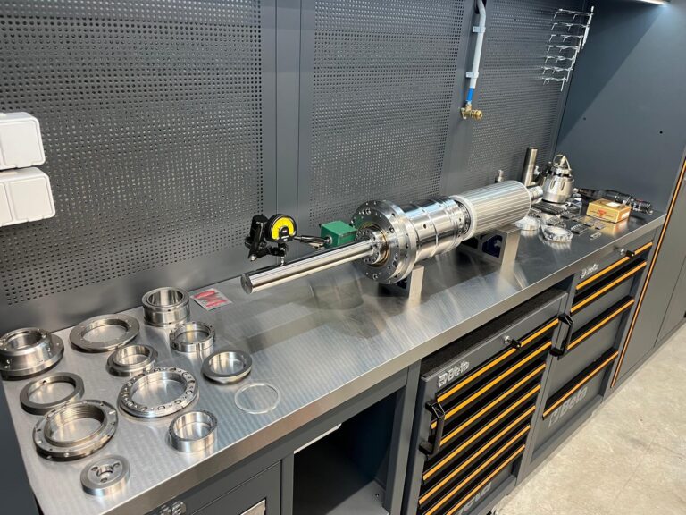 Pomiar bicia elektrowrzeciona OKUMA M560 (SK40, 15 000 rpm) Pomiar bicia elektrowrzeciona OKUMA M560