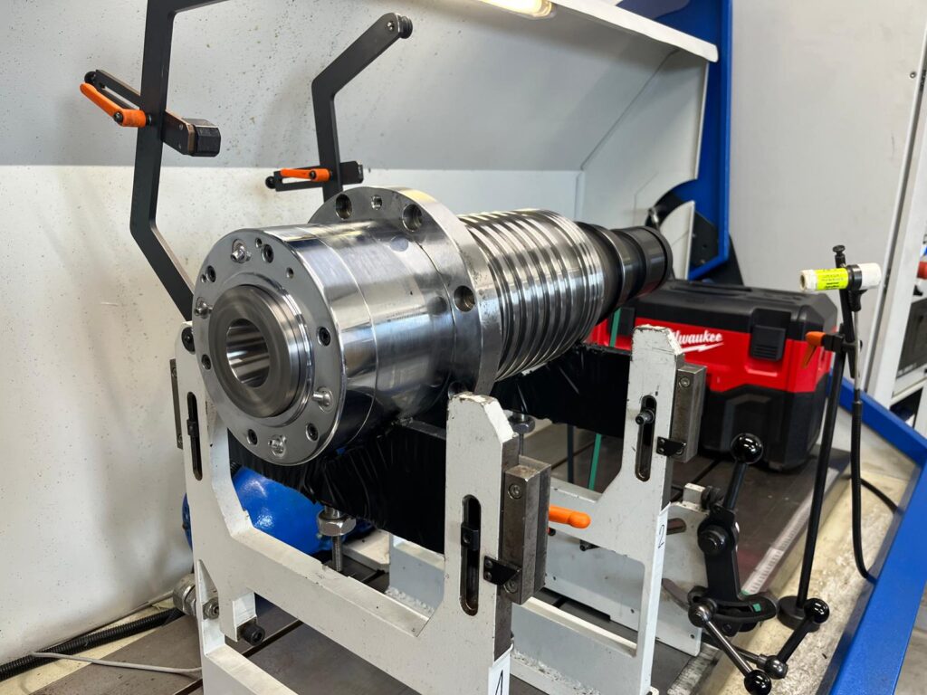 Wyważanie wrzeciona ROYAL – MTcut V85 (klasa dokładności 0.4G) Wyważanie wrzeciona ROYAL – MTcut V85, klasa 0.4G