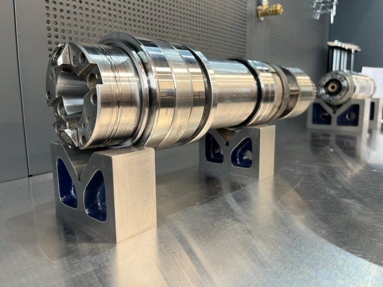 Regeneracja wrzeciona CHIRON FZ 18 W (SK40) – pełny serwis i wyważanie Regeneracja wrzeciona CHIRON FZ 18 W – wymiana łożysk, regeneracja stożka SK40 i zaciągu