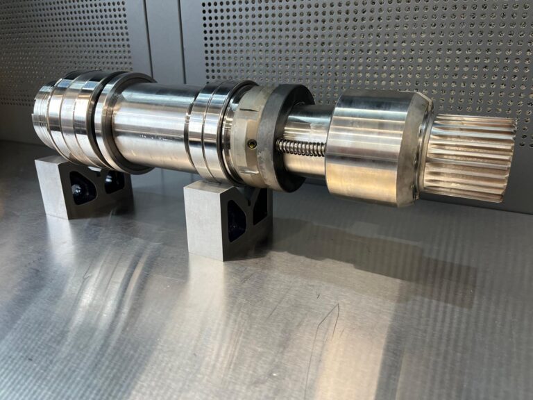 Naprawa wrzeciona CHIRON FZ 18 W (SK40) – demontaż, montaż i testy Naprawa wrzeciona CHIRON FZ 18 W – demontaż i montaż zgodnie z procedurą CHIRON (SK40)