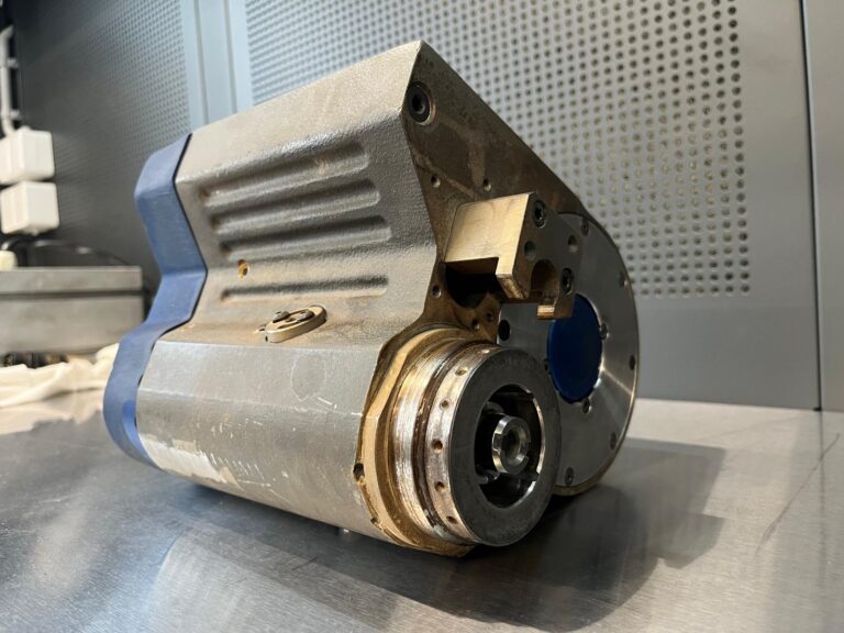 Naprawa elektrowrzeciona 5-osiowego Hiteco w maszynie SCM