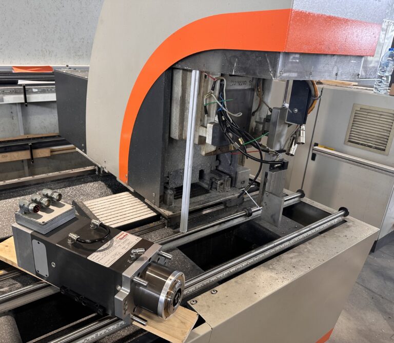 Naprawa elektrowrzeciona OMLAT 140162205 w centrum Elumatec SBZ122