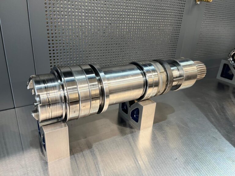 Serwis wrzeciona CHIRON FZ 18 W (SK40) – demontaż do regeneracji Serwis wrzeciona CHIRON FZ 18 W – demontaż wrzeciona (SK40)